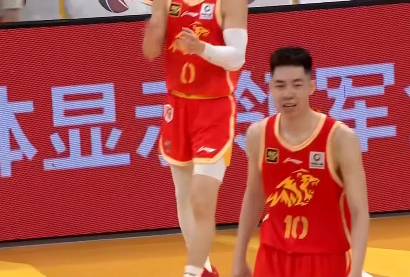 九游-清晨体能课后,广厦男篮篮板制胜备战全明星赛,压力陡增,高层口径保持一致-九游